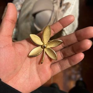 Vintage flower Dress pin